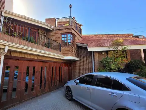 VENTA CASA 4 DORM 5 NIVELES  EN MAIPU 2DA CORDOBA