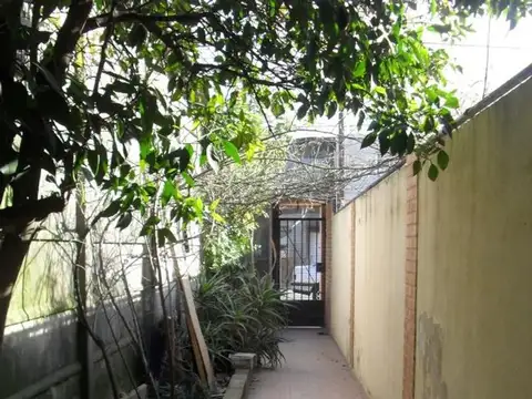Casa interna de 3 dormitorios y patio