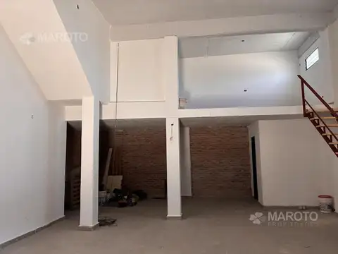 Alquiler local comercial con entre piso a estrenar en Escobar
