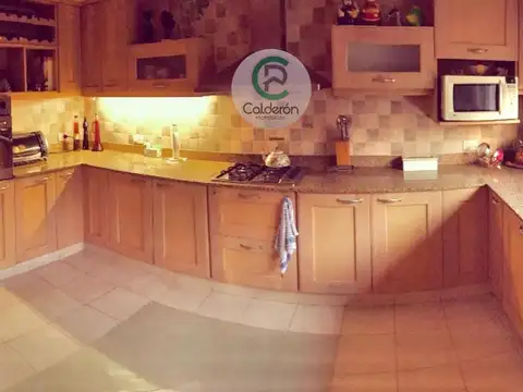 Casa 5 ambientes con 3 baños