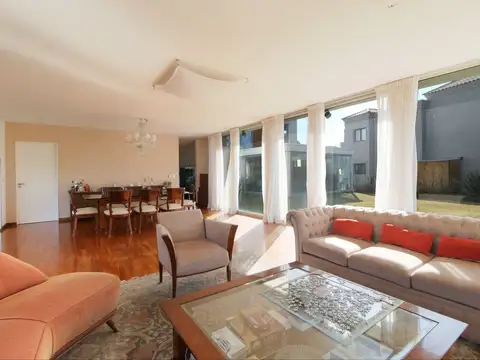 Casa 6 ambientes con 6 baños