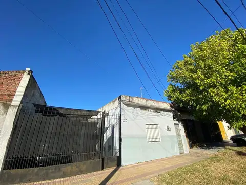 CASA 4 AMBIENTES VENTA LOMAS DE ZAMORA CON LOCAL