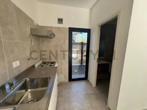 Oficina en Alquiler en Chacras de Coria, $ 400.000