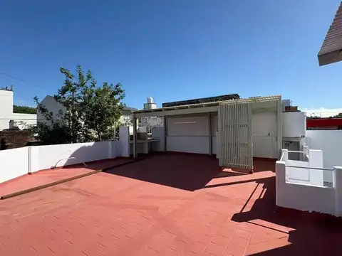 Casa tipo PH 4 ambientes totalmente remodelada oportunidad lista para habitar