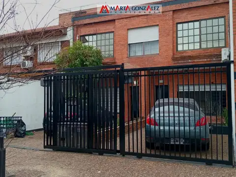 villa sarmiento duplex cuatro ambientes fondo y cochera