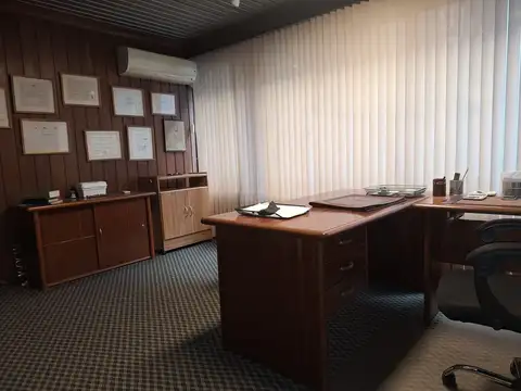 Oficina en Alquiler con 1 cochera
