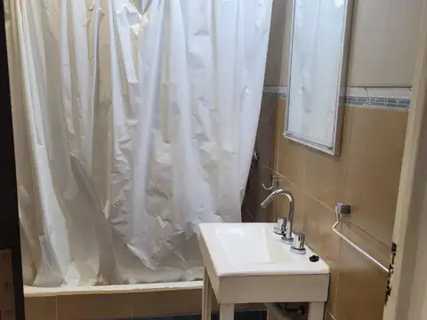 Casa en Alquiler con 1 cochera