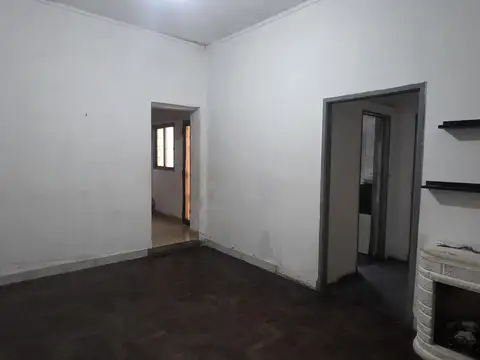 Zarate 5000, Piso PB