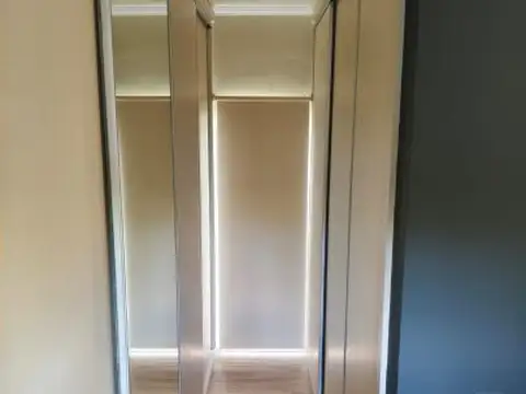 Casa 8 ambientes con 2 baños