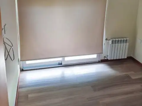 Casa en Alquiler con 2 cocheras