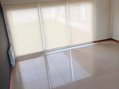 Casa 8 ambientes con 2 baños