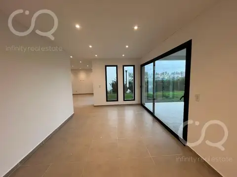 Casa 7 ambientes con 2 baños