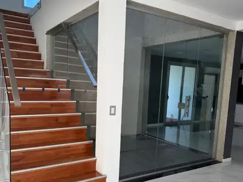 Casa en Alquiler en Terralagos, USD 3.500