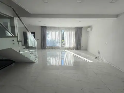 Casa en Alquiler de 4 dormitorios