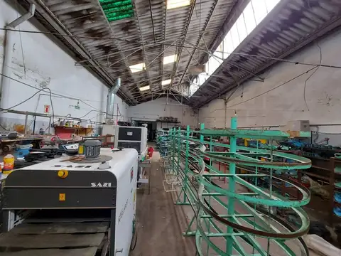 VENTA GALPON 350 m2 CON OFICINAS