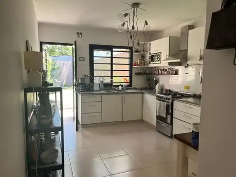 Depto Tipo Casa 3 ambientes con 2 baños