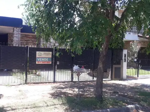 Casa 5 ambientes con 2 baños