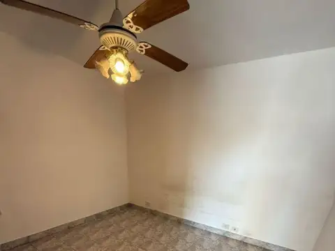 Venta en block de 3 deptos + local