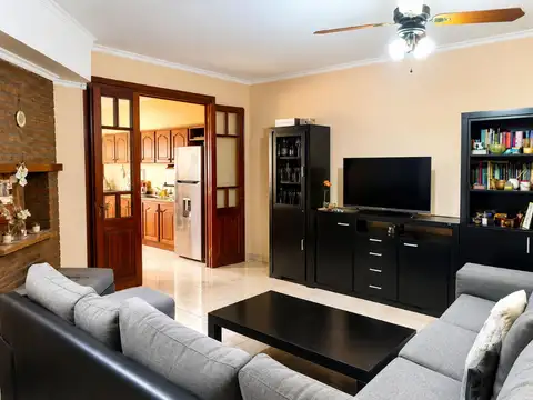 CASA 4 AMBIENTES EN VENTA – BERNAL ESTE  APTO CRED