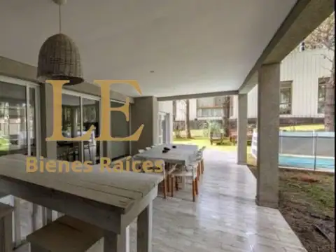 Casa 6 ambientes con 4 baños