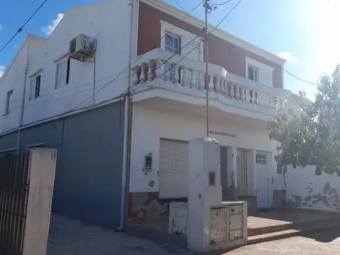 CASA DE DOS PLANTAS CON LOCAL