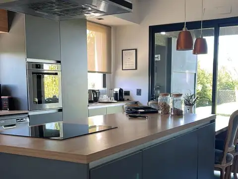 Casa 4 ambientes con 3 baños