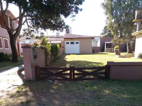 Casa en venta - 3 Dormitorios 1 Baño - 414Mts2 - Departamento - Mar del Tuyú