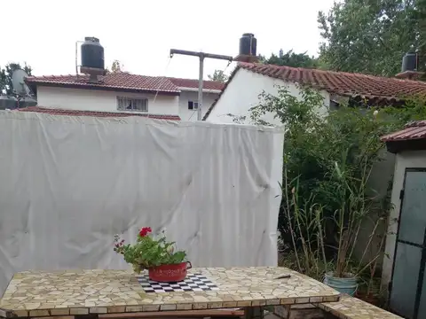 Casa 7 ambientes con 2 baños