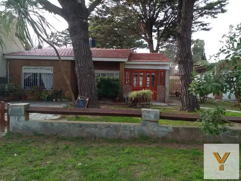 Casa en venta - 3 Dormitorios 1 Baño - 414Mts2 - Departamento - Mar del Tuyú
