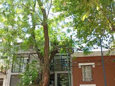 SUPERI 1200 - EXCELENTE P.H. 2 AMB EN DUPLEX - APTO PROFESIONAL - 58 m2 TOTAL - BALCON - PATIO - PARRILLA - $ 750.000.-