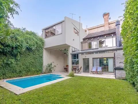 CASA - VENTA - 6 AMBIENTES - JARDIN - VILLA URQUIZA