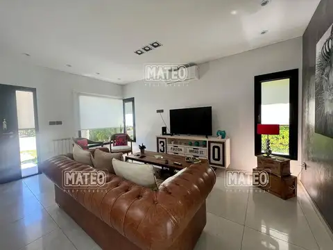 Casa 5 ambientes con 4 baños