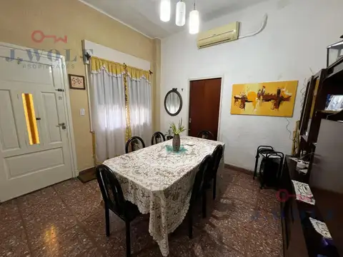 Casa 6 ambientes con 2 baños