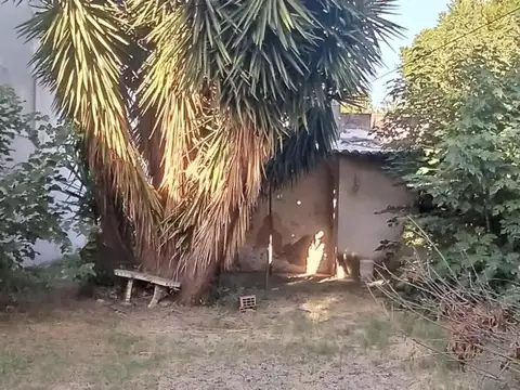 CASA  A REFACCIONAR/DEMOLER.EXCELENTE UBICADO EN EL PALOMAR