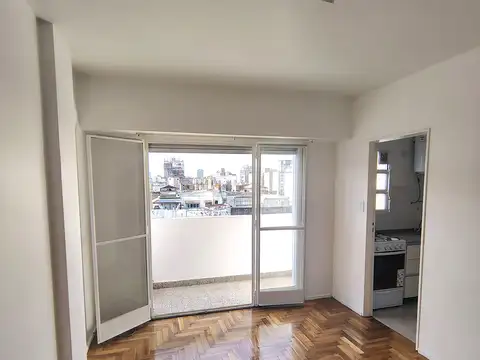 IMPECABLE MONOAMB RECICLADO TODO EXTERNO MUY LUMINOSO EN BALVANERA! OPORTUNIDAD!