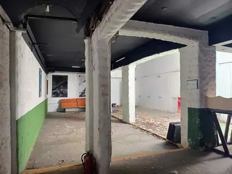 ALQUILER LOCAL SAN CRISTOBAL 306 M2  A REFACCIONAR