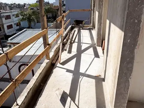 VENTA DPTO 3 AMB. NAON HABITACION SUIT COCINA Y LAVA INDEP.