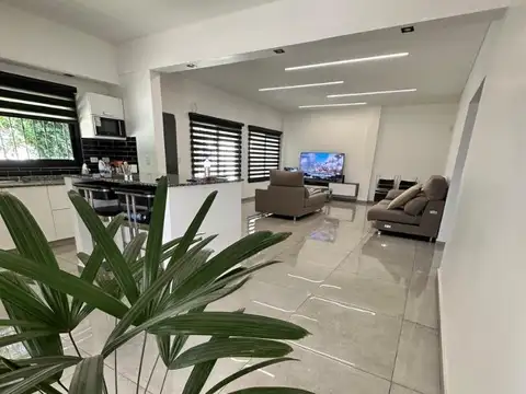 Casa en Venta en Barrio Parque Leloir, USD 256.000