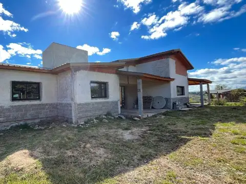 VENTA CASA 4 DORM 4 BAÑOS A TERMINAR EN V GIARDINO