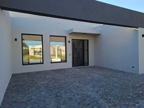 Casa 5 ambientes con 4 baños