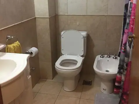 SEMIPISO Montevideo 600.Dpto de 47m2 más balcón. 1 dormitorio. Ventilación cruzada. Alquilado