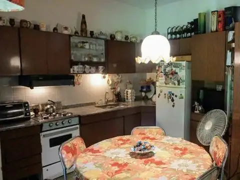 Casa en Venta con 4 cocheras