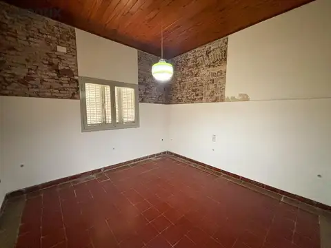 Casa 7 ambientes con 2 baños