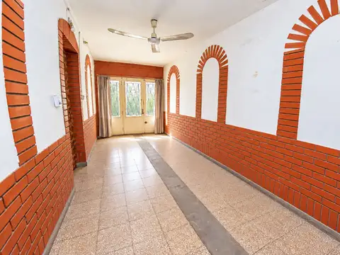 VENTA ! CASA DE 2 DORMITORIOS Y PATIO EN AZCUENAGA