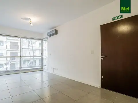 Oficina Apta Profesional con Balcón, Parrilla y Cochera