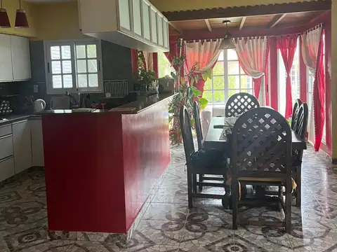 Casa 4 ambientes con 3 baños