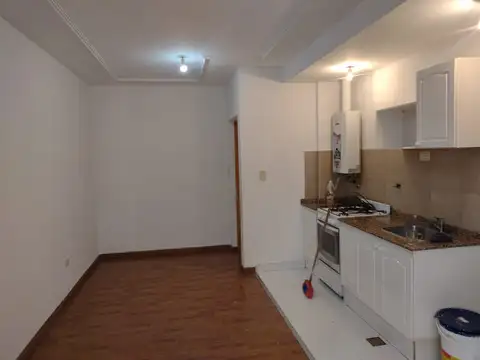 Salta 100, Piso 1