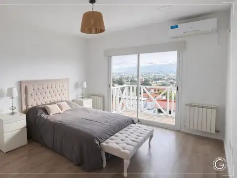 Casa 11 ambientes con 4 baños