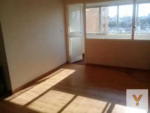 Departamento en venta - 3 dormitorios 1 baño - Cochera -75 m2 - La Plata