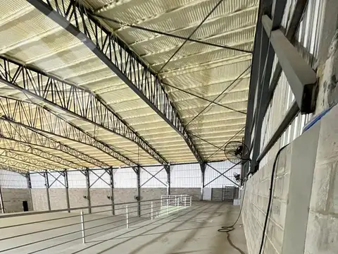 En Venta | Galpón de 1350 m2  con predio de estacionamiento | Necochea y Republica de Italia | Neuquén Capital